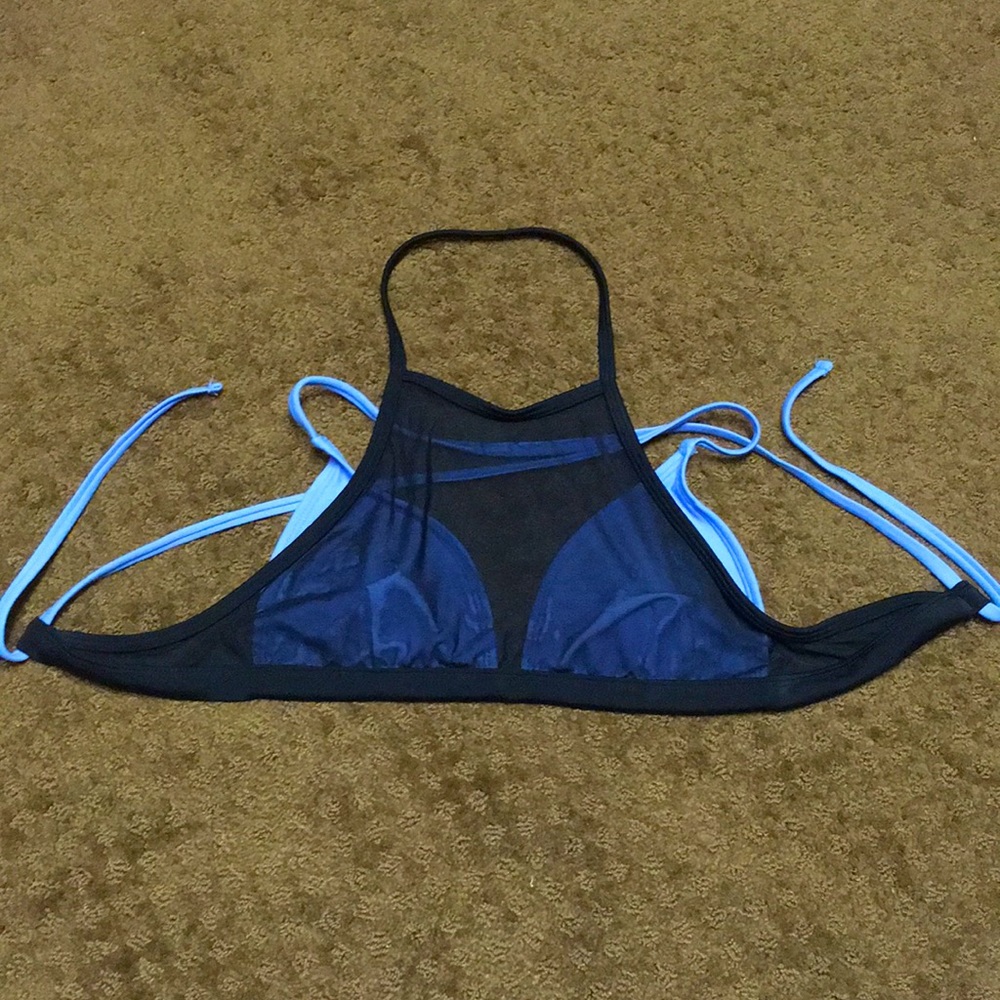 Bikini top Medium periwinkle & black overlay by Xhilaration. EUC